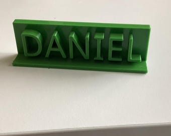 Placa de identificación para escritorio impresa en 3D / PrintedByDL