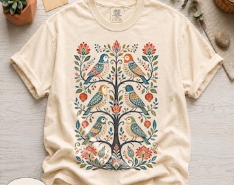 Koszulka Comfort Colors® Folk Art Birds, koszulka Cottagecore Tree Of Life, prezent dla miłośnika skandynawskiej przyrody, odzież z motywem botanicznym i kwiatowym, ładny strój