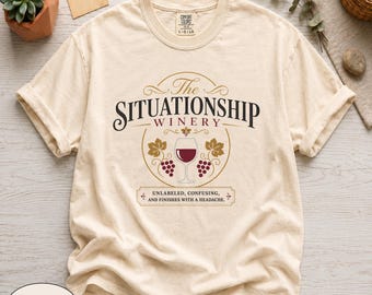 Camiseta Comfort Colors® Situationship Winery para fans del humor sobre citas, camiseta gráfica con parodia de etiqueta de vino divertida, camiseta sarcástica para amantes del vino, regalo
