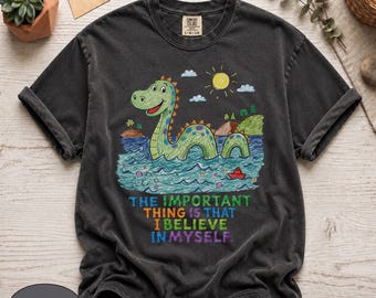 Camiseta divertida de Bigfoot "Cree en mí mismo" Comfort Colors 1717, linda camiseta gráfica de Sasquatch, ropa retro con bocetos de crayones, regalo de críptido caprichoso