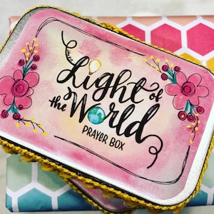 Copertina PDF stampabile della scatola di preghiera per scatola di latta di metallo, latta Altoids, luce del mondo, regalo cristiano di fede, scritto a mano, floreale rosa