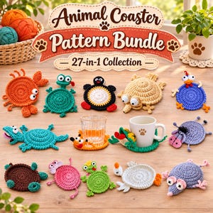 Può includere: Una collezione di sottobicchieri all'uncinetto con vari disegni come granchio, rana, pinguino e tartaruga. Il set include un cartello con la scritta Animal Coaster Pattern Bundle 27-in-1 Collection, con alcuni sottobicchieri posizionati sotto un bicchiere e una tazza.