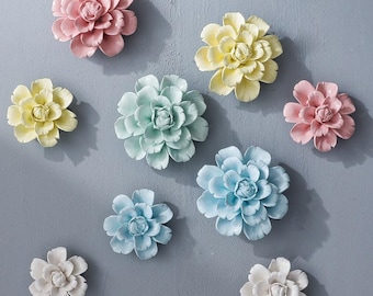Keramik Blumen Wandskulpturen, handgefertigte 3D Blumendekor, moderne Pastell Kunst