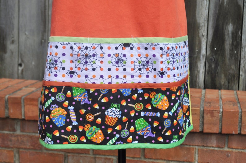 Halloween Apron with a place for everything image 3