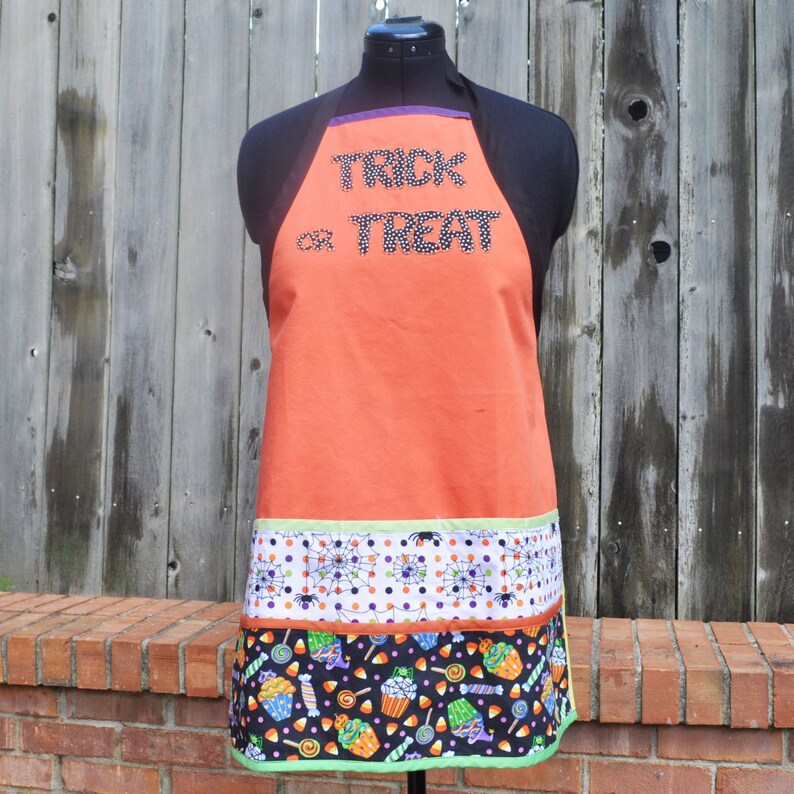Halloween Apron with a place for everything image 1