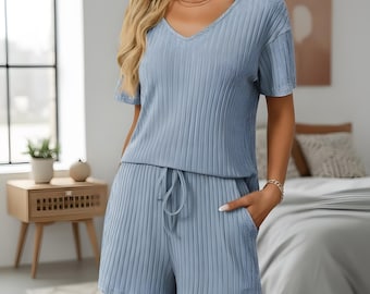Gerippte V-Ausschnitt Top & Shorts Pyjama Set | Damen Loungewear Co-ord | Kurzarm-Pyjama-Set | Shorts mit Kordelzug | Sommer Nachtwäsche