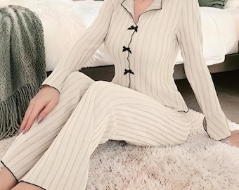 Geripptes Streifen-langes Pyjama-Set | Bogen-Detail Langarm-PJ-Set | Damen Nachtwäsche | Notch Kragen Loungewear | Langer Hosenschlafanzug