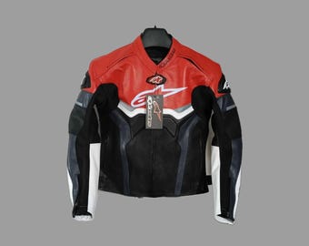 アルパインスターズ レザーモーターサイクルジャケット レッド ブラック ホワイト | メンズ プロフェッショナル レーシングギア スポーツバイク ライディングジャケット 高耐久 アーマードレザー
