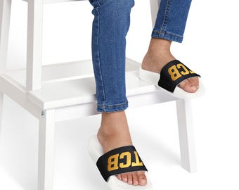 Sandalias juveniles TCB con letras llamativas / Sandalias blancas con tira negra