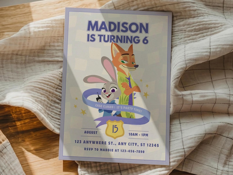 Puede incluir: Una tarjeta de invitaci&oacute;n de cumplea&ntilde;os rectangular con un conejo y un zorro de dibujos animados. El texto dice MADISON IS TURNING 6, CASE CLOSED IT'S PARTY TIME, AUGUST 15, 10AM-1PM, 123 ANYWHERE ST., ANY CITY, ST 12345, y RSVP TO MADDIE AT 123-456-7890.