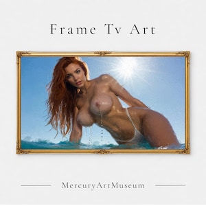 Puede incluir: Una impresión de arte digital rectangular titulada Frame Tv Art de MercuryArtMuseum que presenta una pintura de una persona pelirroja con un top de bikini blanco emergiendo del agua del mar bajo un cielo azul con un destello solar.