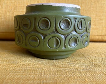 McCoy Scandia #30 planter in Avacado Green