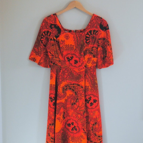 Hawaiian Dress Vintage 70s Maxi Dress Penneys Hawaii Orange Tropical Floral Print, Flared Elbow Length Sleeves