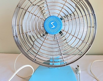 Vintage Turquoise Blue Superior Electric Mid Century Metal Desk Fan