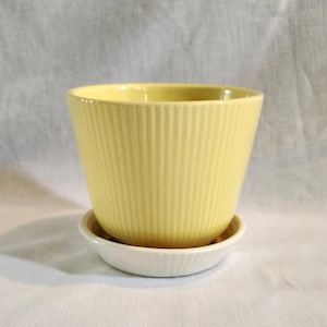 Shawnee USA 49 Yellow and White Pottery Planter