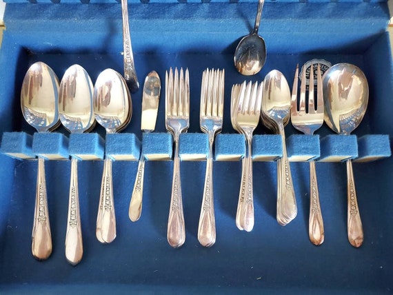 Vintage 1941 Priscilla / Lady Ann Silverplate Wm Rogers Flatware