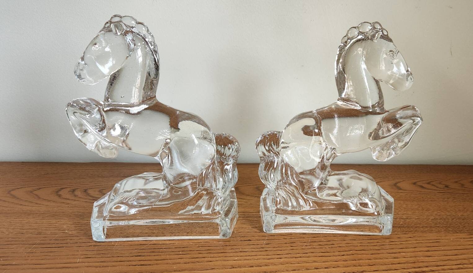 Glass Horse Bookends: Elegant Decor Ideas to Transform Your Space