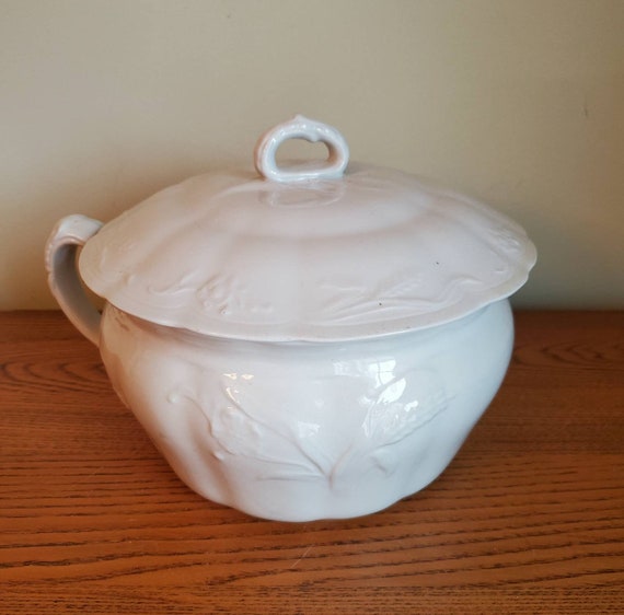 最大12%OFFクーポン Antique Lid With Pot Chamber Ironstone Royal Meakin Alfred 工芸品