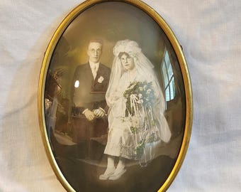 Antique Brass Frame with Convex Bubble Glass Large Oval Frame with Wedding Photo