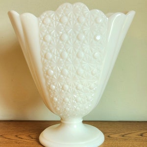 Vintage Fenton Daisy and Button Pattern Scalloped Edge White Milk