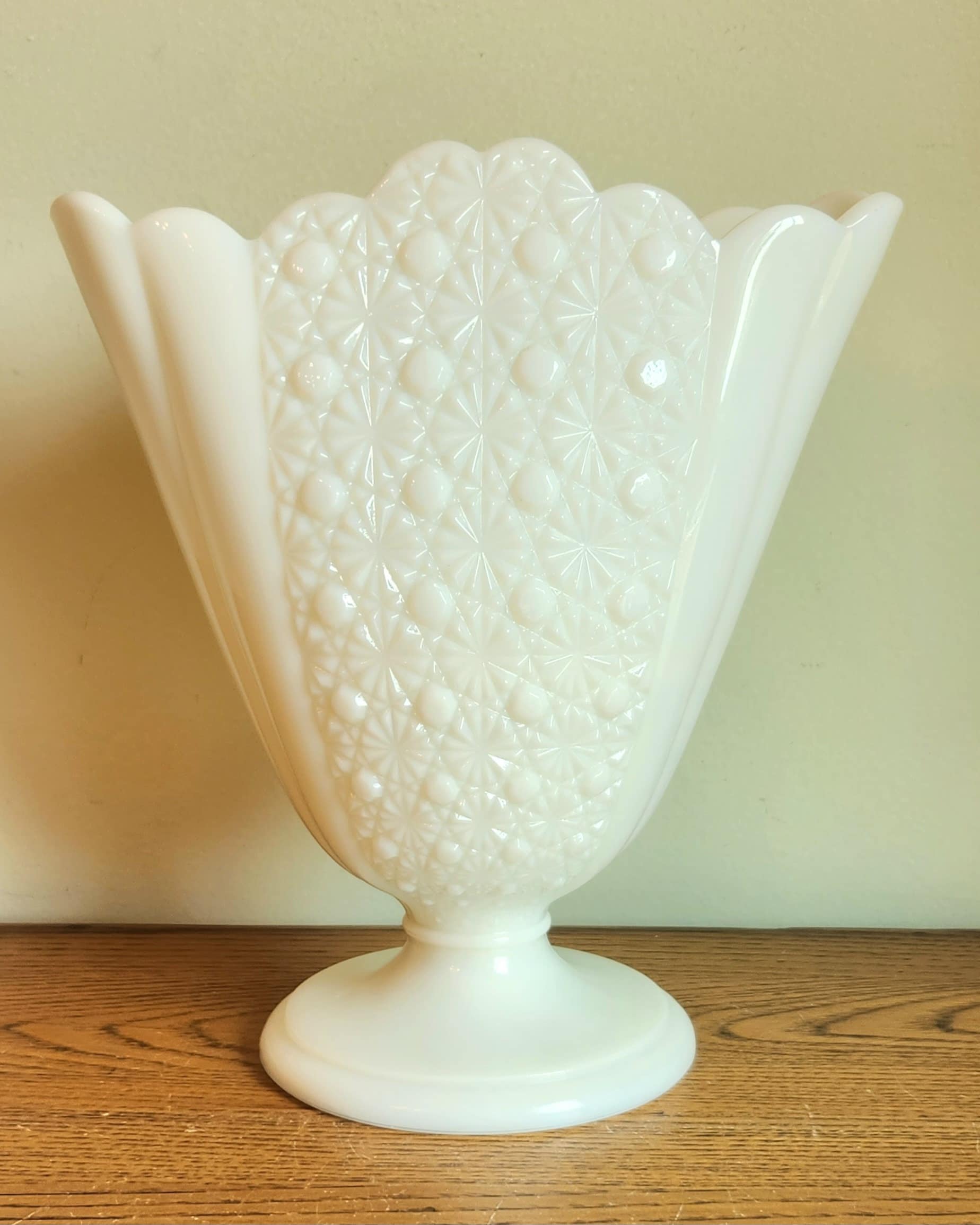 フェントンミルクガラスバスケットdaisy & button pattern フェントンミルクガラスバスケットdaisy & button pattern フェントン