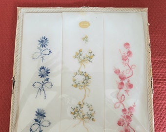 Vintage Boxed Set of 3 Embroidered Handkerchiefs Switzerland Cotton Hankies