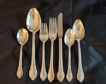 Vintage 1847 Rogers Bros. Remembrance 51 Piece Silverware Set, 8