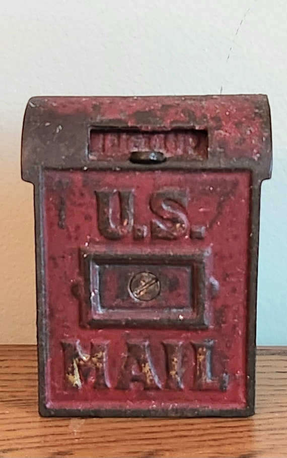 Vintage Cast Iron Red Mailbox Coin Piggy Bank Metal Antique Mail Box Home Decor Vintage Cast Iron Red Mailbox Coin Piggy Bank Metal Antique Mail Box Home Decor