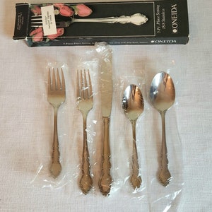 Vintage Oneida Dover Stainless Flatware 5 piece or 4 Piece Place Settings Silverware