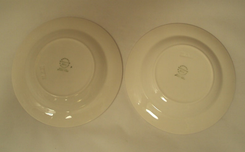 Vintage Wedgwood Queen's Ware Embossed Grapevine Ashtray Pair Cream image 3