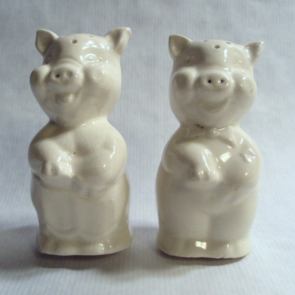 APCO American Bisque Pottery Laughing Mr and Mrs Pig Salt and Pepper Shakers