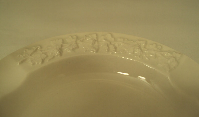 Vintage Wedgwood Queen's Ware Embossed Grapevine Ashtray Pair Cream image 2