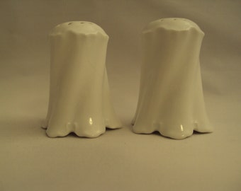 Vintage White Porcelain Salt and Pepper Shakers Bavaria Pompadour Shape