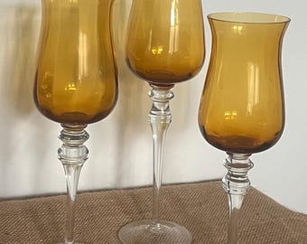 3 jarrones de cristal ámbar Empoli, cristal artístico italiano de mediados de siglo, soplados a mano en Italia, Empoli Optic Stripe, con pedestal y base, portavelas de tallo largo.