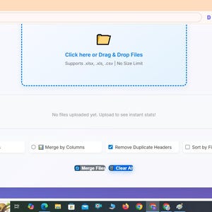 Peut inclure: Une interface web pour Merge Excel Online avec une zone de t&eacute;l&eacute;chargement de fichiers, une ic&ocirc;ne de dossier, le texte Click here or Drag & Drop Files, et des options pour Merge by Rows, Merge by Columns, Remove Duplicate Headers et Sort by File Name.