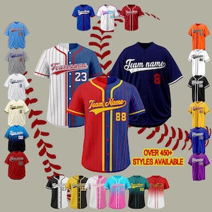 Könnte beinhalten: Eine Sammlung von kurzärmeligen Baseballtrikots mit Knopfleiste in verschiedenen Farben und Mustern, darunter Nadelstreifen, Unifarben und Farbverläufe. Jedes Trikot zeigt den Text Team name und eine Nummer. Text: OVER 450+ STYLES AVAILABLE.