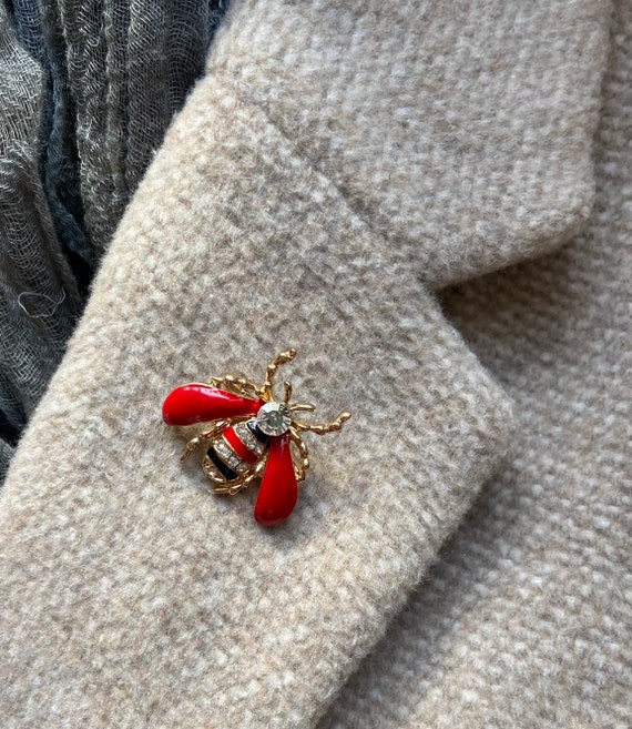 Jewelled Vintage Red Enamel Bee Brooch. - image 5