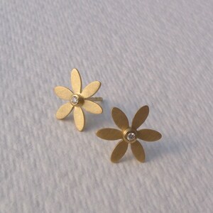 gold ear studs 750 gold 18kt flower shape very fine small diamonds image 4