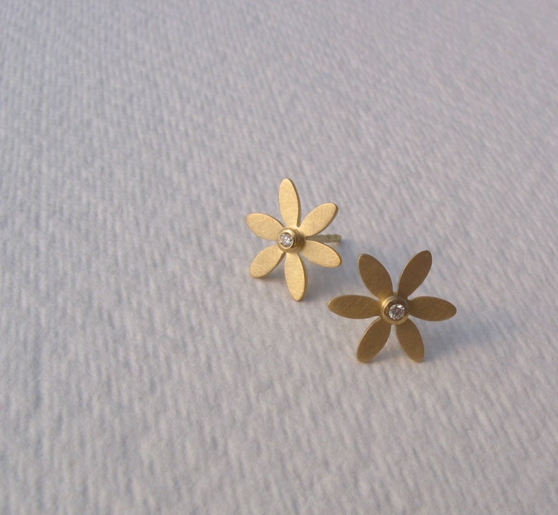 gold ear studs 750 gold 18kt flower shape very fine small diamonds image 4