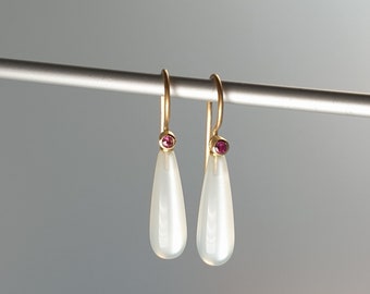 Interchangeable hooks 750 gold and rubies with moonstone briolettes