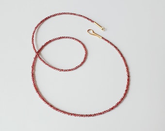 chain made from rhodolite handmade closure from 750 gold 18kt