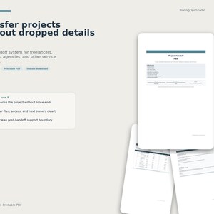 Puede incluir: Anuncio de un producto digital con el texto "Transfiere proyectos sin perder detalles". La imagen presenta un documento blanco con un encabezado turquesa y viñetas. El documento está etiquetado como "Project Handoff Pack".