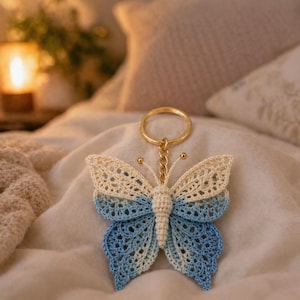 Virkad fjärilsnyckelring, handgjord amigurumi-nyckelring, söt fjärilsberlock, väskberlock, present till henne, estetiska accessoarer