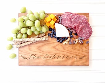 Personalized Charcuterie Board, Christmas Gift for Couples. Custom Cutting Board for Unique Engagement Gift, Kitchen Wedding Gift.