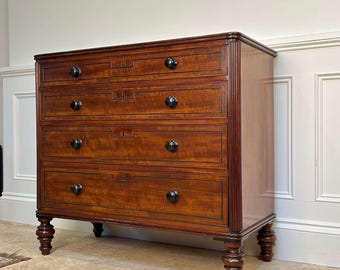 Antieke Regency mahonie ladekast, vintage houten dressoir, slaapkameropberger met 4 lades, meubels in Engelse stijl, rustieke houten kist
