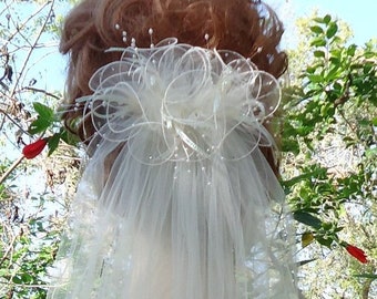 Bridal Veil, Single Layer Veil, Curly Edge, Illusion Tulle Veil, Ruffle Comb Embellishment, H3048