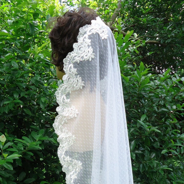 SALE, Bridal Veil, One Tier, Corded Lace Edge, Fingertip Veil, Mantilla Veil, H3051