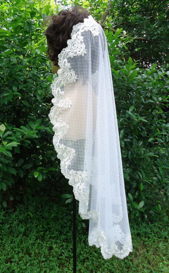SALE, Bridal Veil, One Tier, Corded Lace Edge, Fingertip Veil, Mantilla Veil,  H3051 