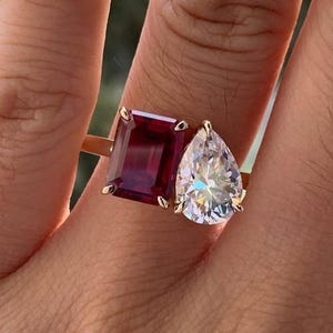 3 TCW Toi Et Moi Birne & Roter Rubin Smaragd Schnitt Moissanite Diamant Verlobungsring Solitär Ehering, Elegantes Jahrestagsgeschenk für Sie