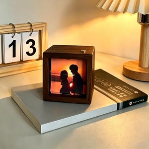 Gepersonaliseerde foto flipbook animatiedoos, aangepast houten fotoboek met licht, aangepaste fotobox fotobox met slinger, creatieve verjaardagscadeaus